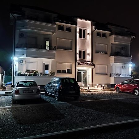 Morning Star Danica Apartment Surcin Exterior photo